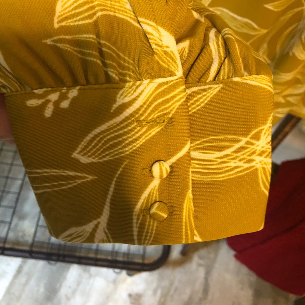 Yellow leaf pattern blouse - Picture 4 of 4